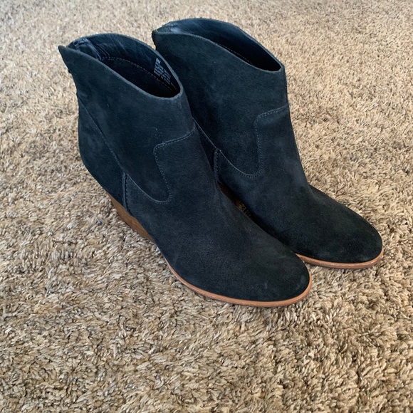 Kork-Ease Laura Black Suede Western Style Ankle Wedge Boots Sz.9 - Picture 1 of 12